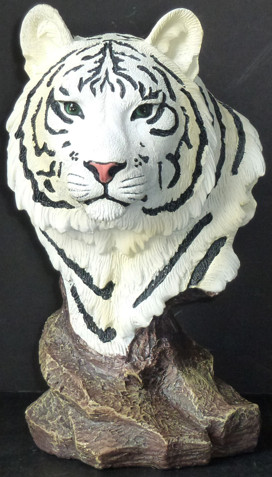 tundra the white tiger