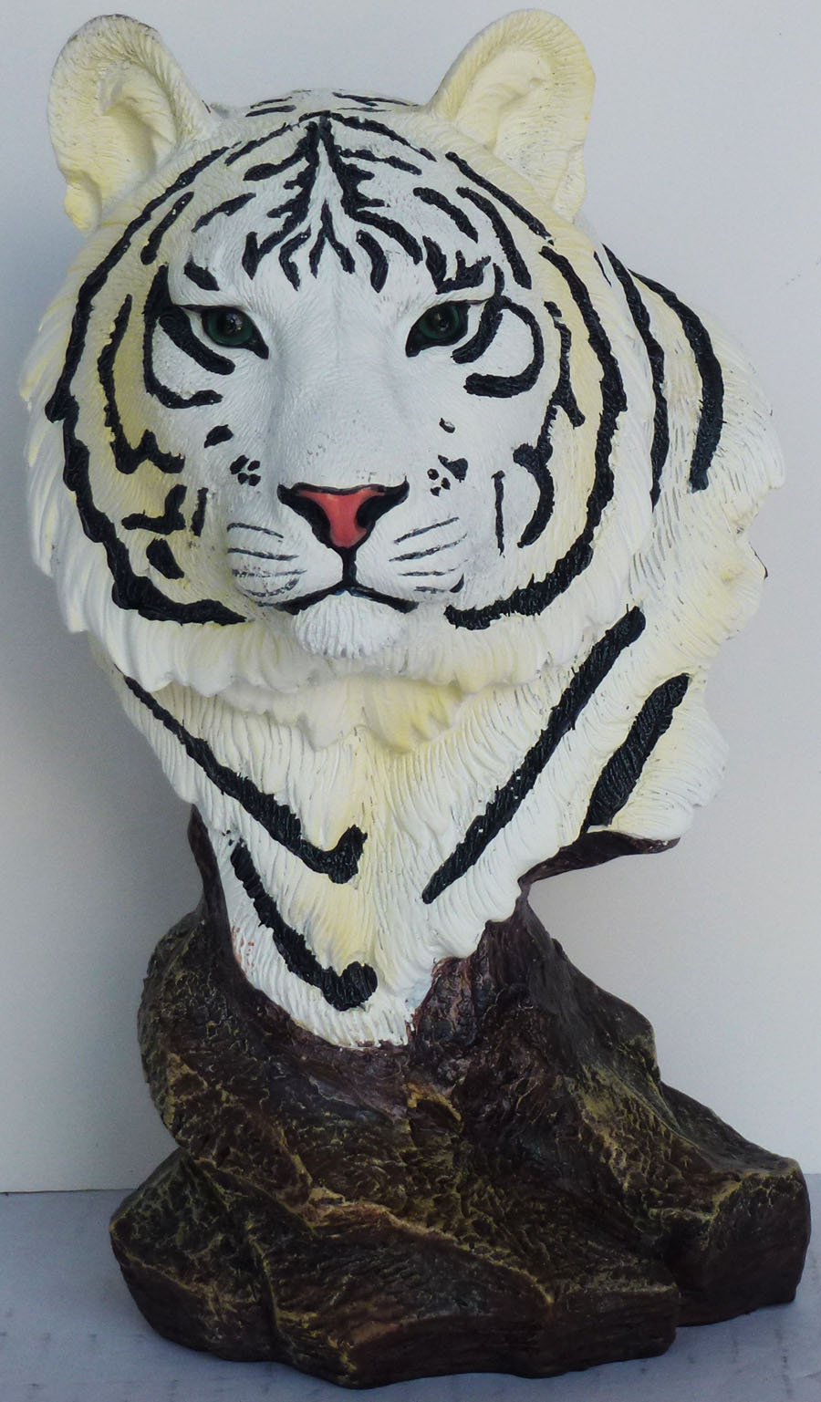 tundra the white tiger