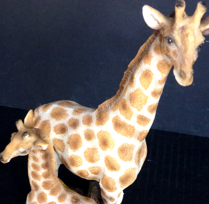 REACHING HIGH Giraffe with Baby Statue Figurine H10.5/"